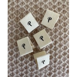 P folde label - PetiteKnit